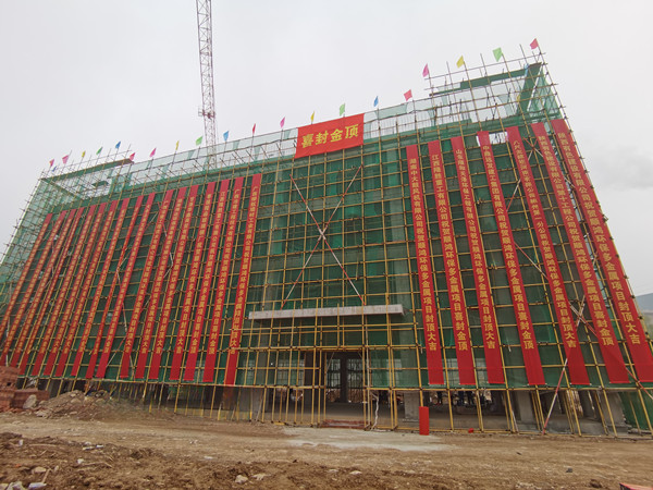 攻堅(jiān)克難筑精品 主體結(jié)構(gòu)順利封頂！